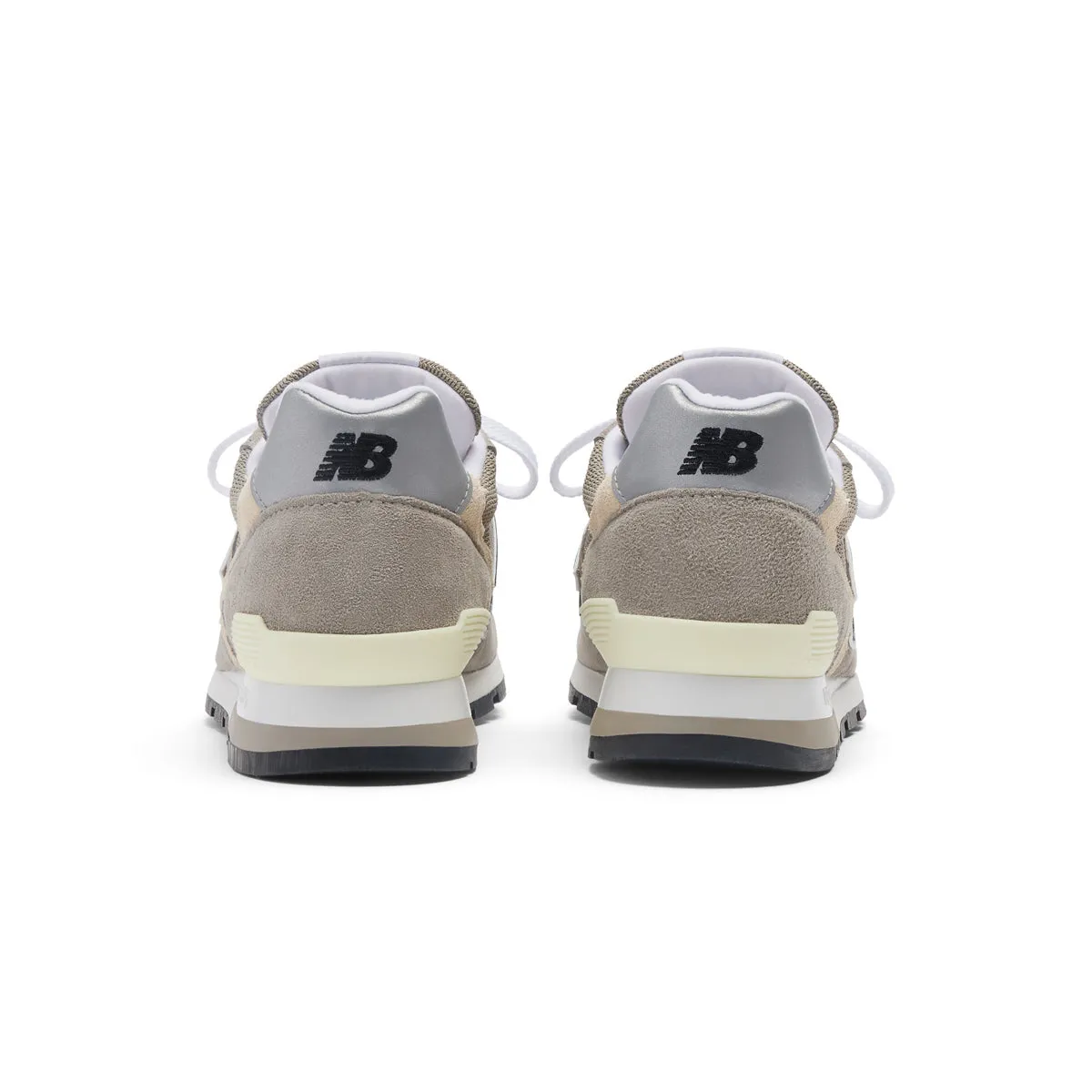 Casual flexibility in USA 996 Core 'Grey'