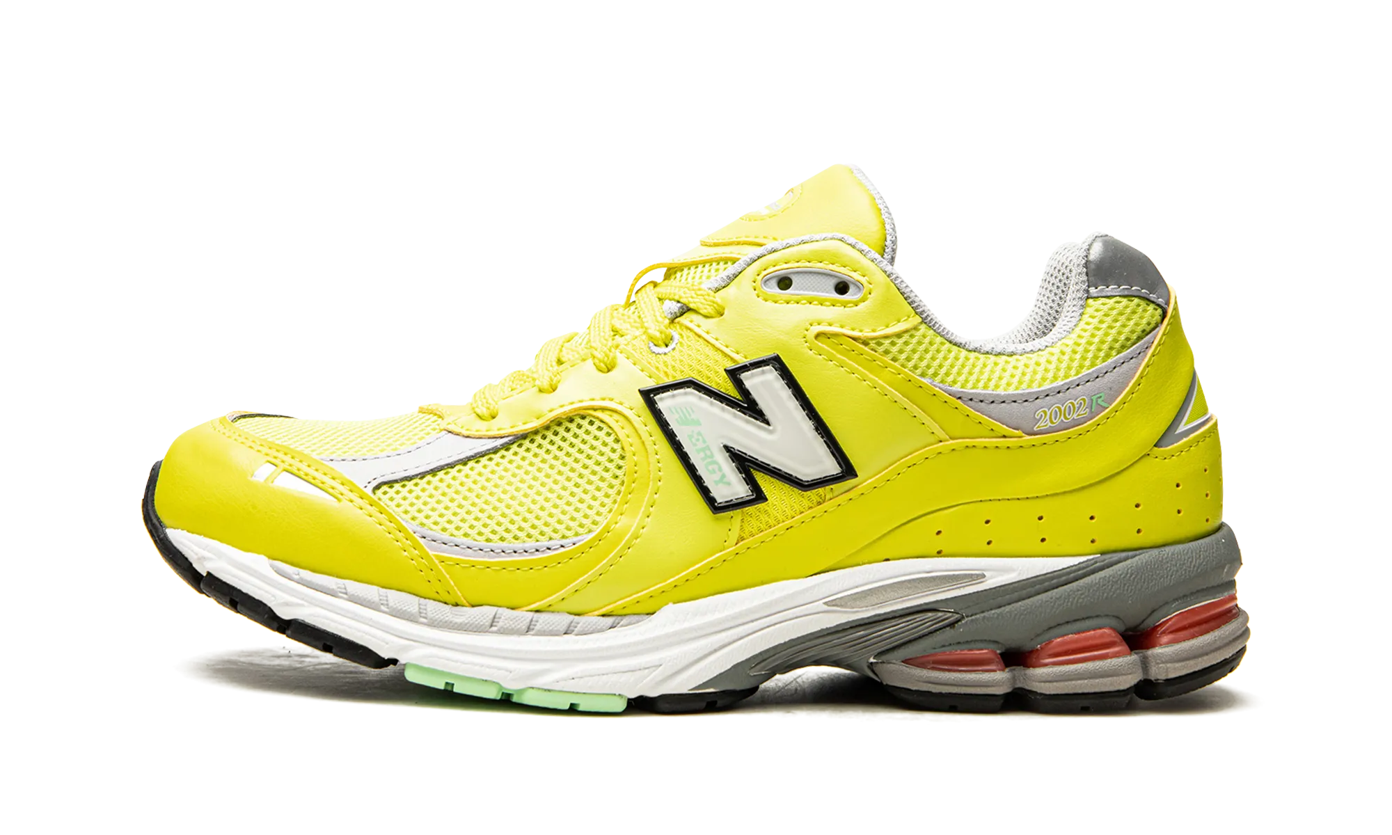 running in a snow - covered area shoes 2002R "Sulphur Yellow"