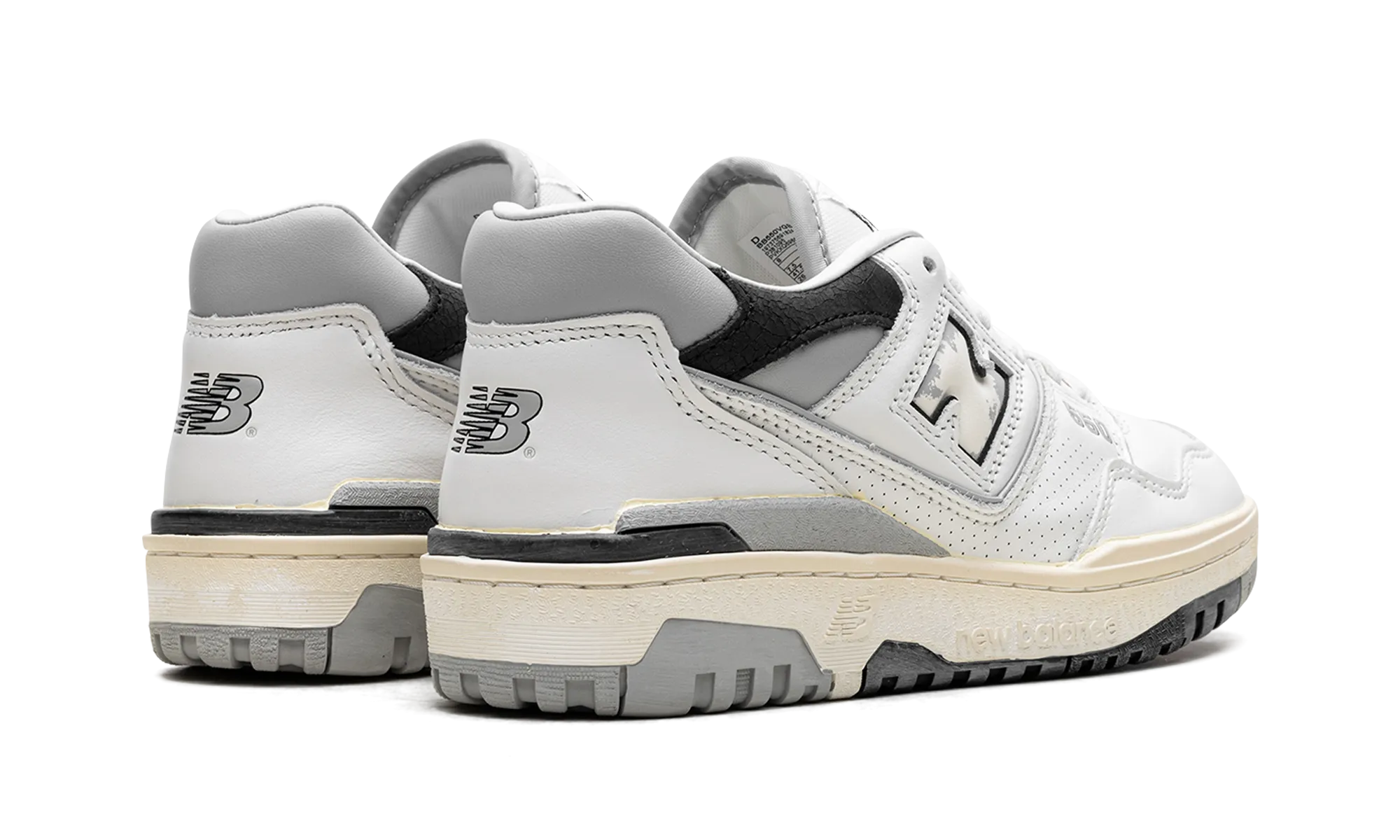 550 "VINTAGE WHITE BLACK" Padded interior running in snow shoes