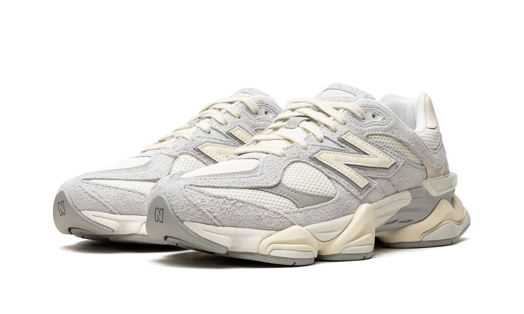 9060 "Quartz Grey" running on uphill shoes