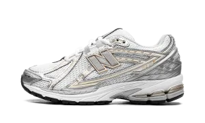 1906R "White Rain Cloud Silver Metallic" biomechanical running shoes