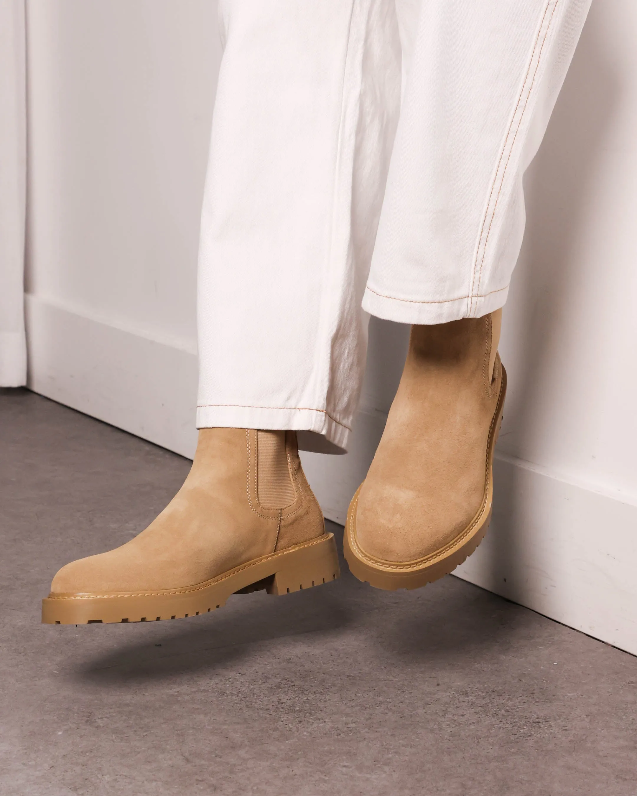 Saint Morta Chunky Chelsea Boot Tan Gym Quick Ice Grip