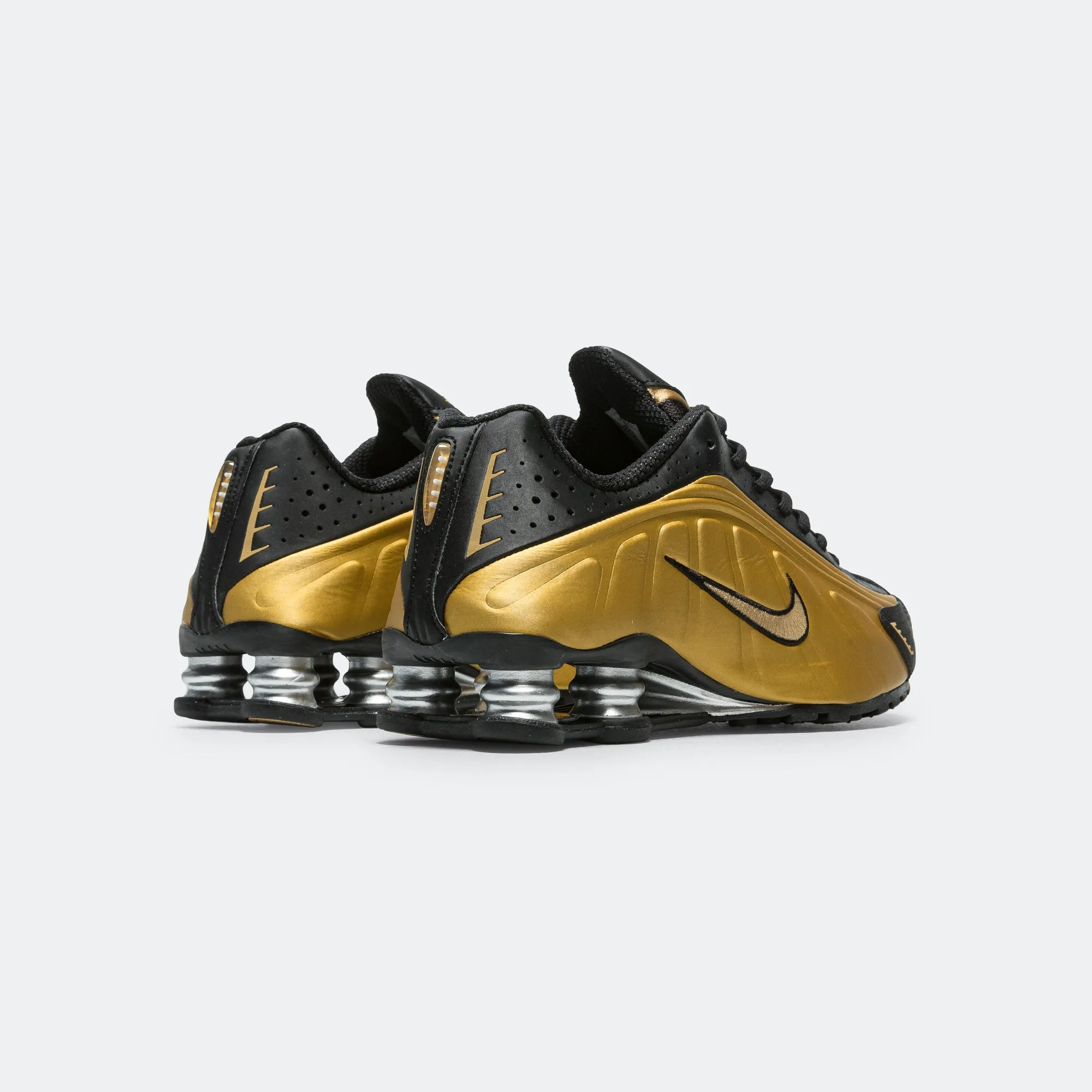 Crisp Touch Odor Control Fabric Womens Shox R4 - Black/Metallic Gold-Metallic Silver