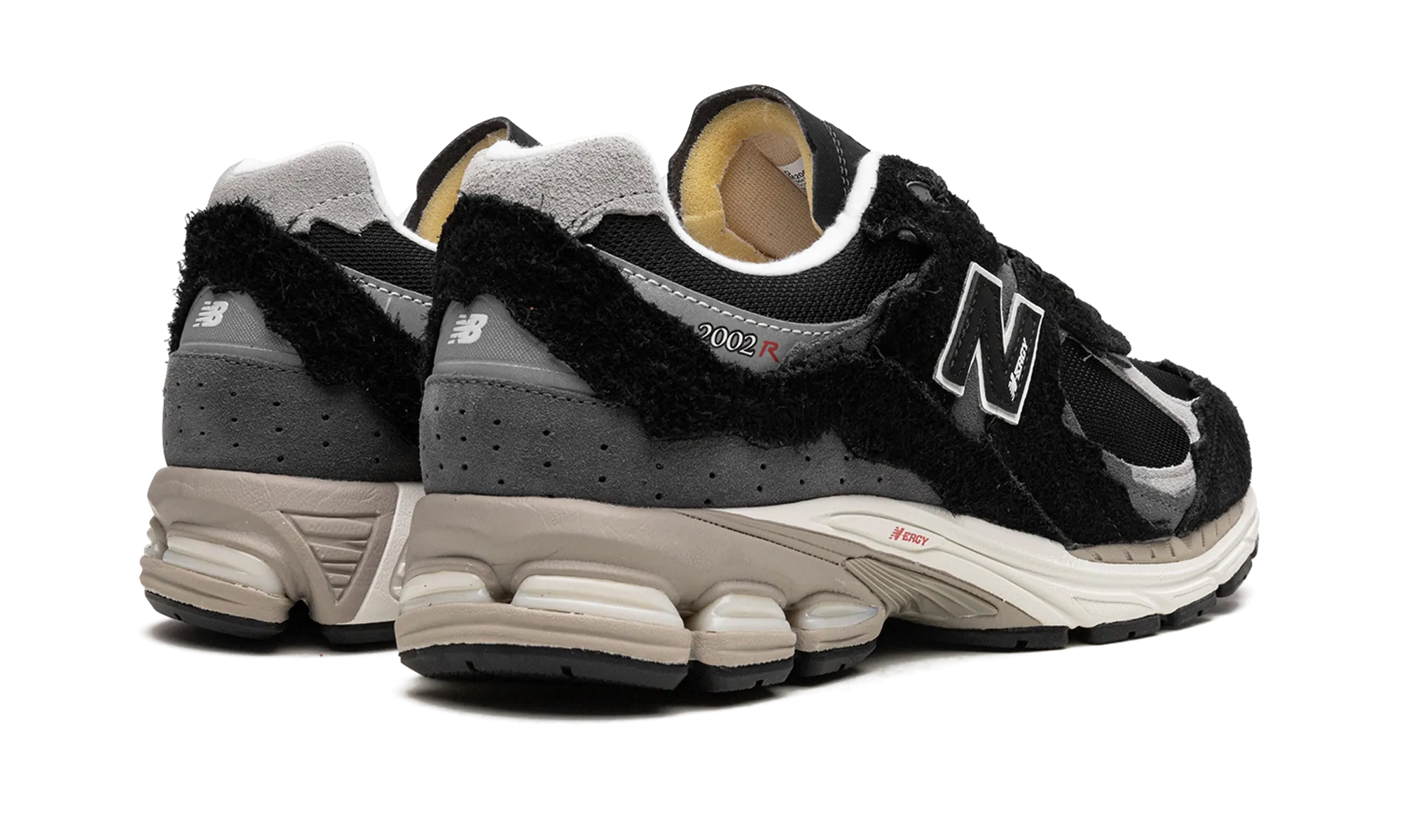 recycled shoes 2002R "Protection Pack - Black / Grey"