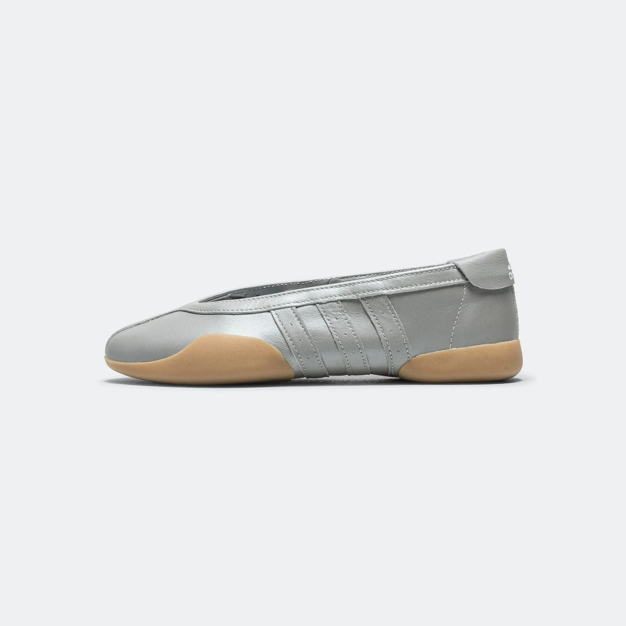 Womens Taekwondo Mei Ballet - Silver Metallic/Gum Walk Commute Sleek Fit