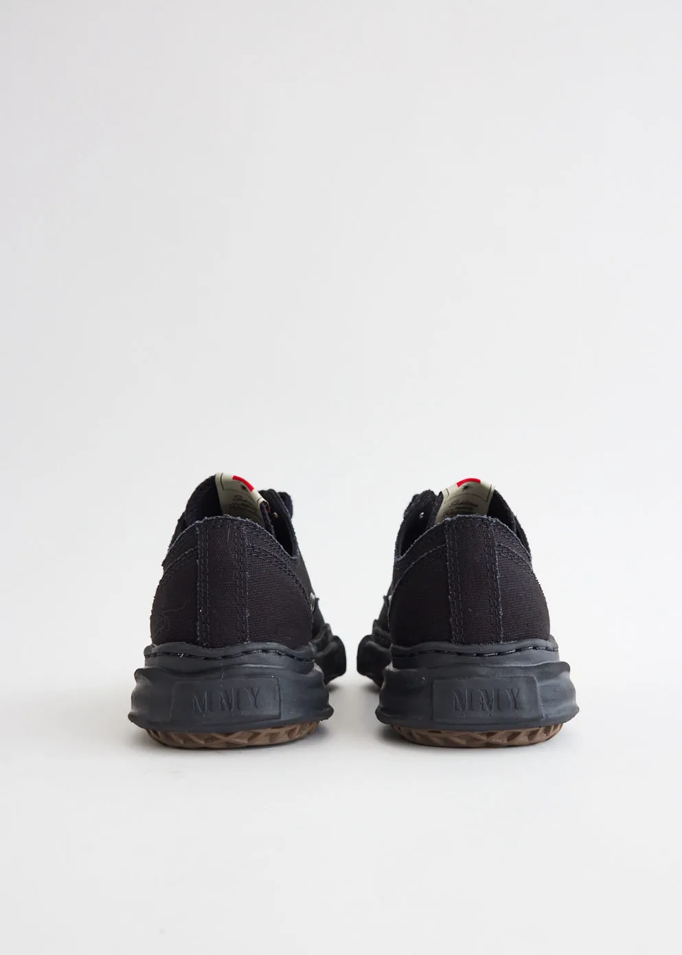 Outstanding Peterson Low Canvas Low-Top Sneakers