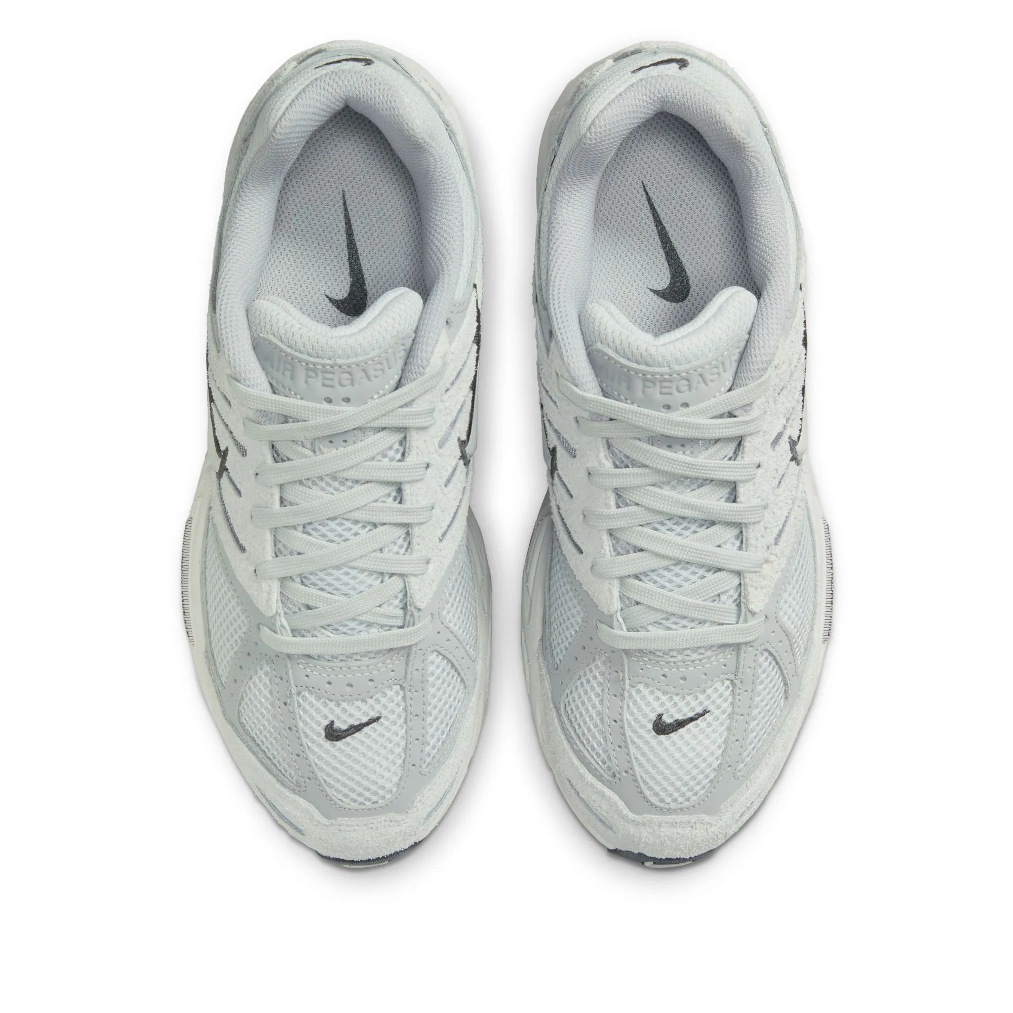 Women's Nike Air Pegasus 2005 - Pure Platinum/Metallic Platinum Textured Outsole Pattern
