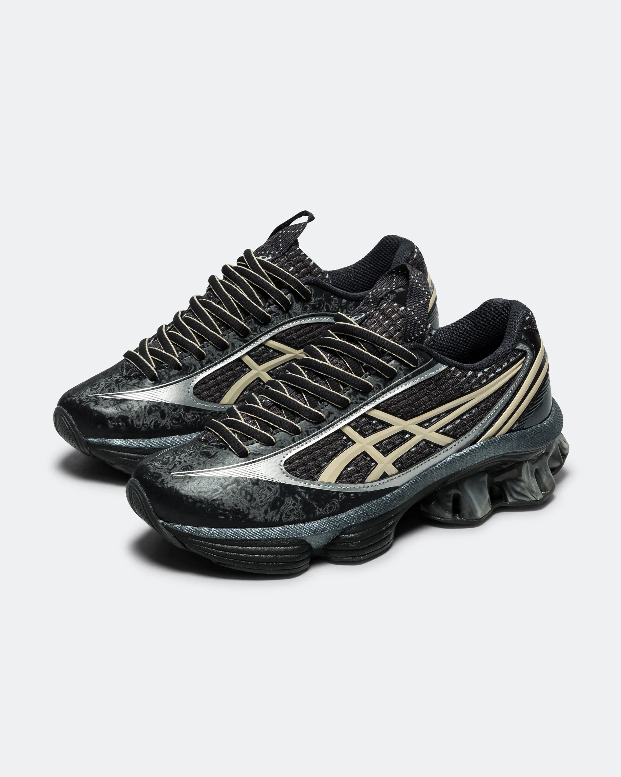 US6-S GEL-Kinetic Fluent - Black/Vanilla Reactive Propulsion