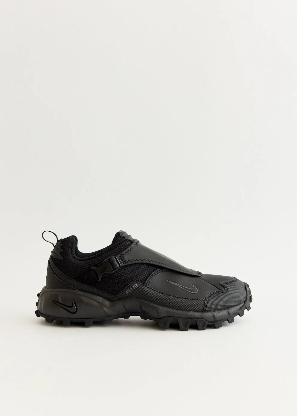Wrinkle-Resistant ACG Phassad 'Triple Black' Sneakers