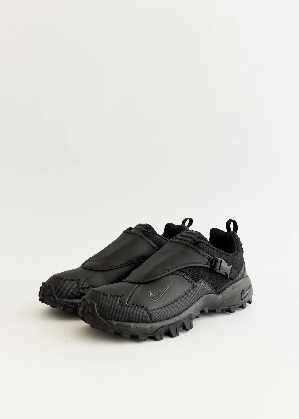 ACG Phassad 'Triple Black' Sneakers Sleek cushioning