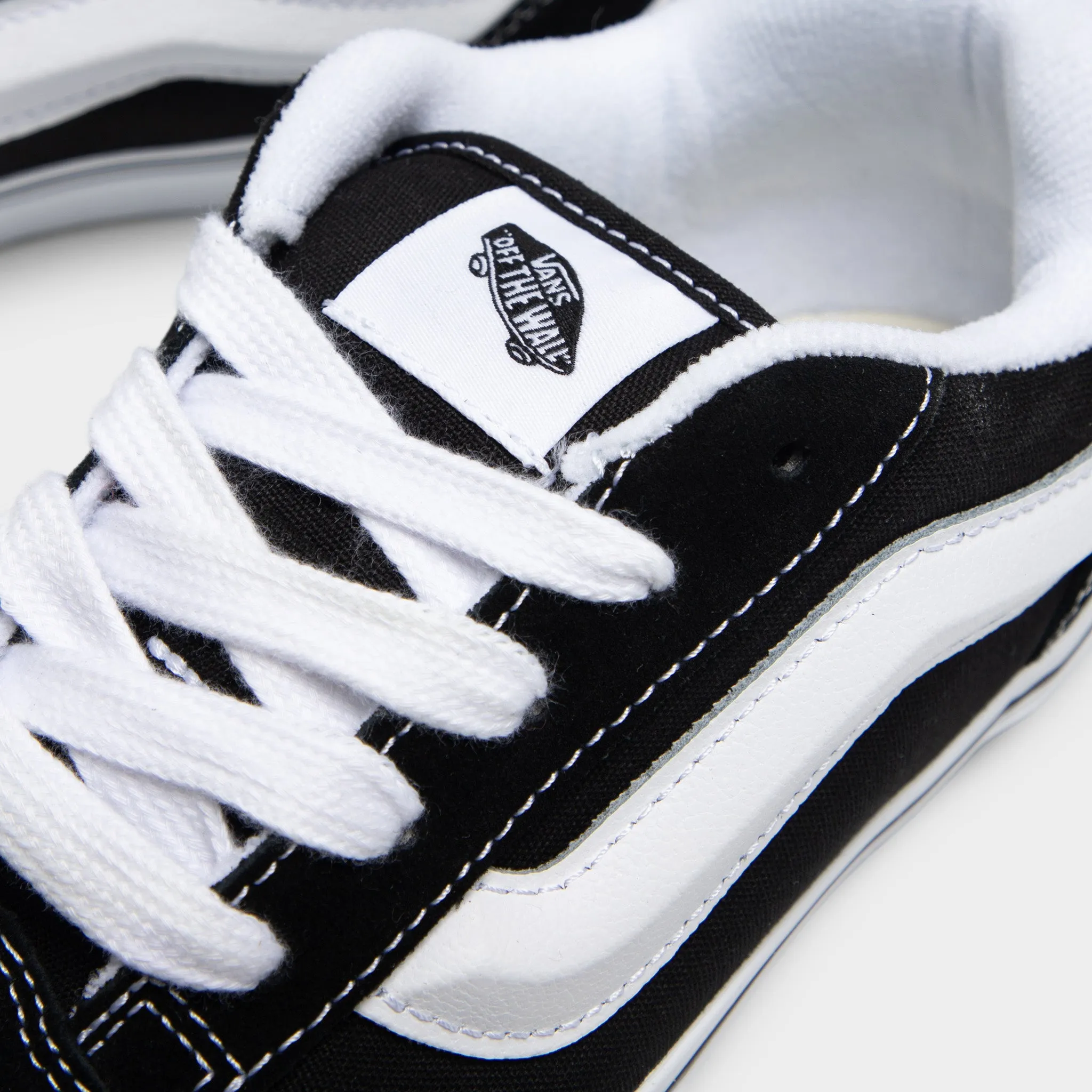 Vans Juniors' Knu Skool Black / True White Rapid pace