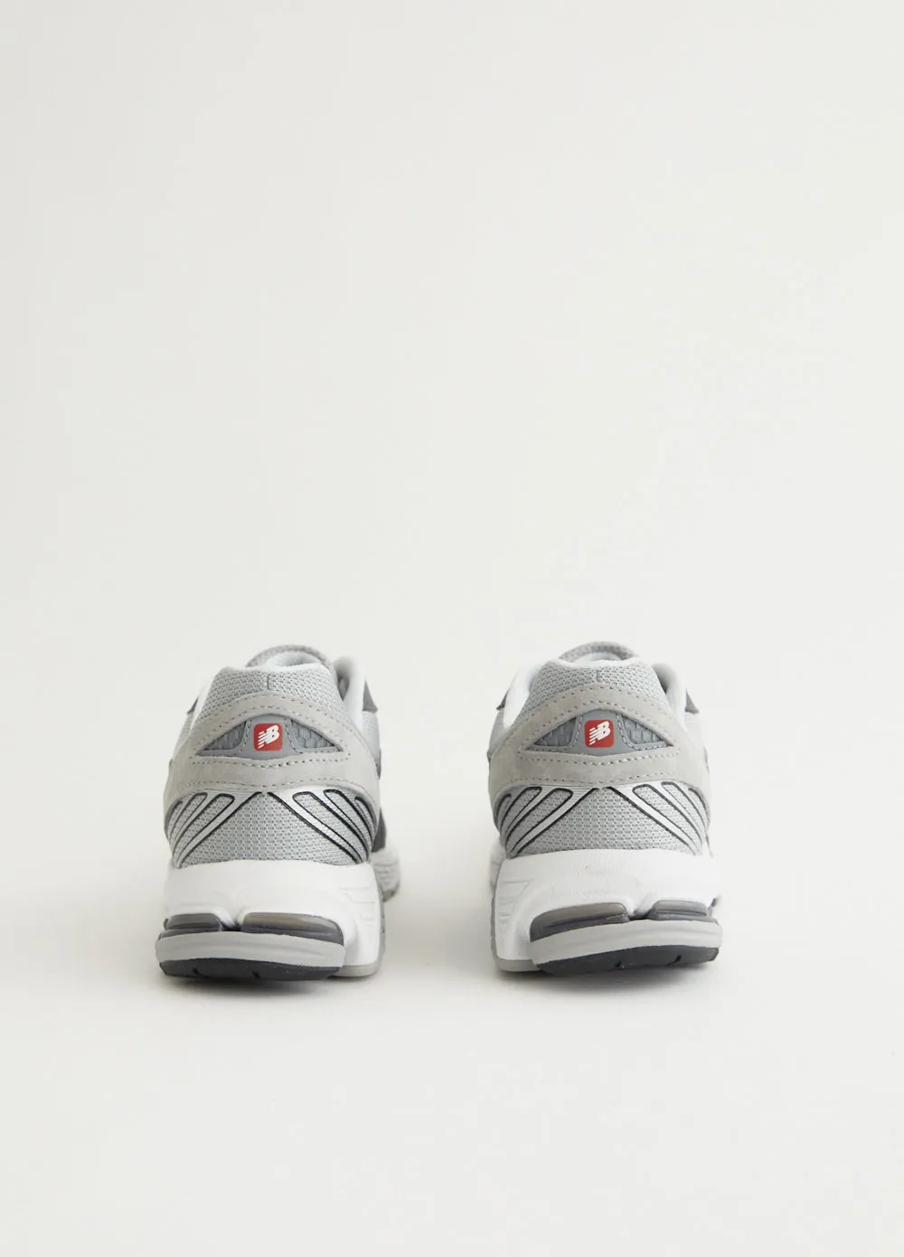 Tailored arch x New Balance 860v2 'Grey' Sneakers