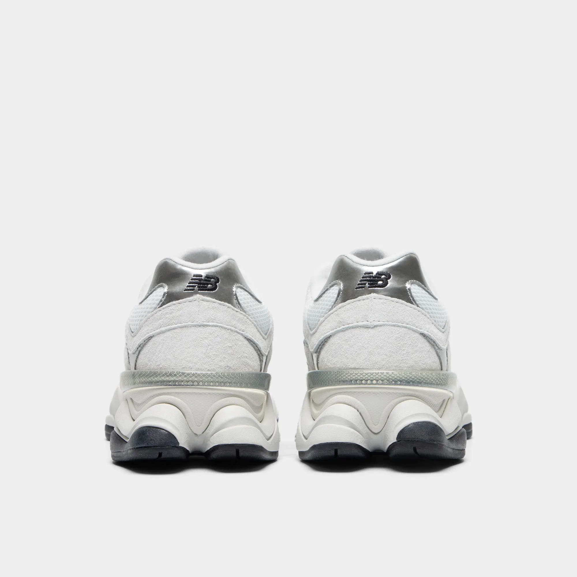 Cool Look Calm Hike New Balance 9060 White / Silver