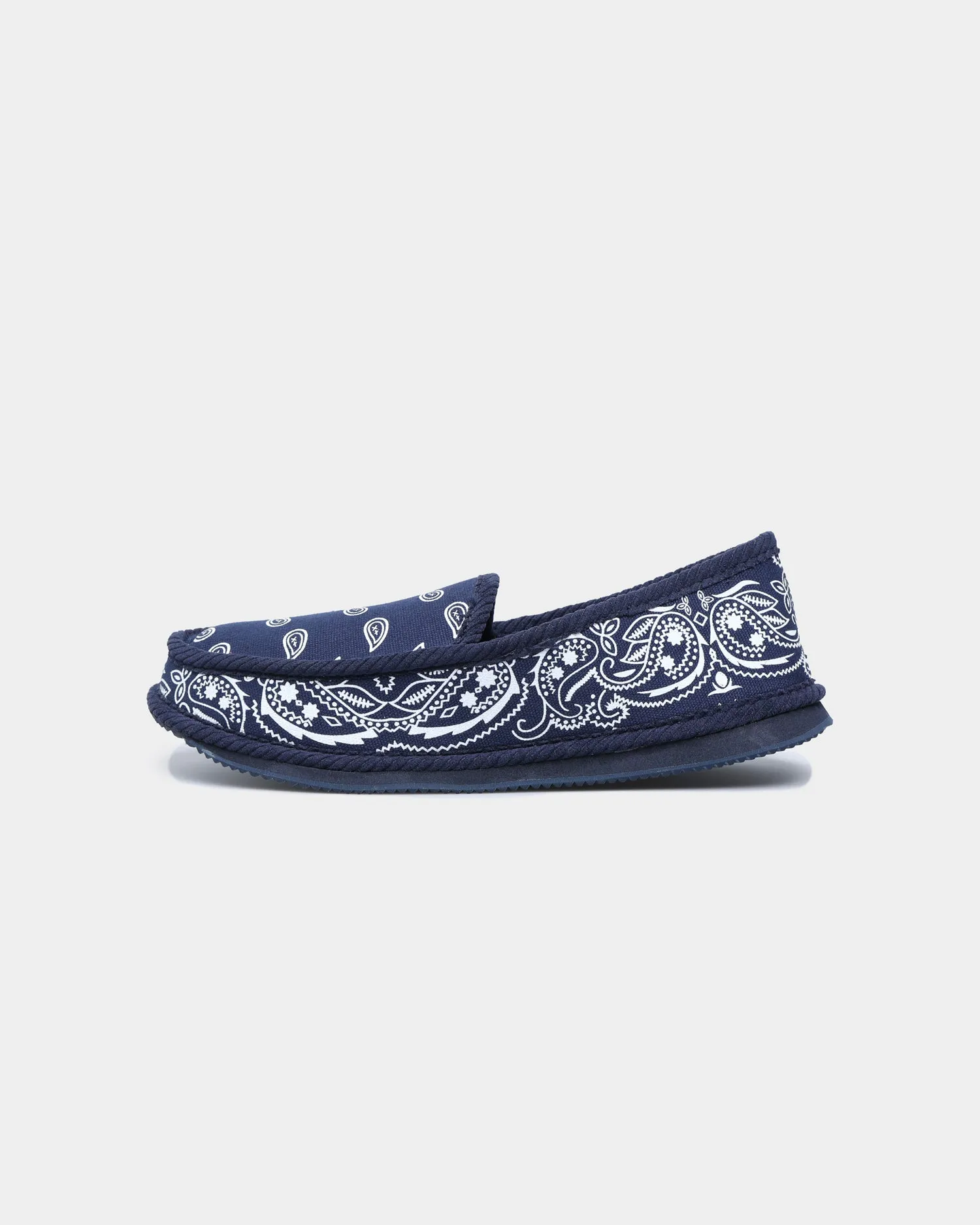 Shock Resistant Goat Crew Bandana Slipper Navy/White