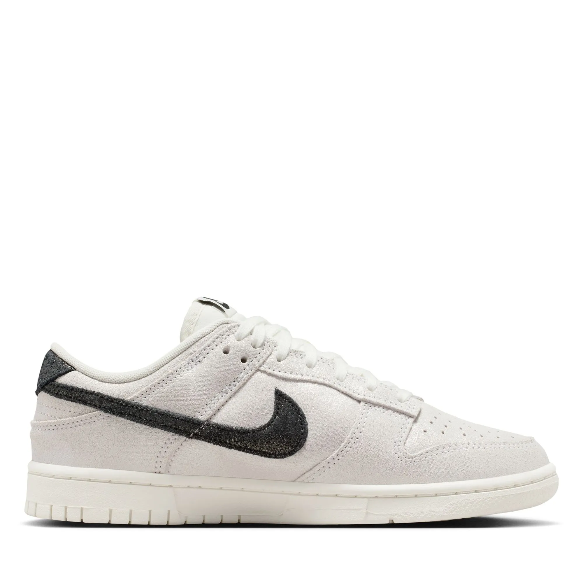 Women's Nike Dunk Low SE - White/Black Responsive Look
