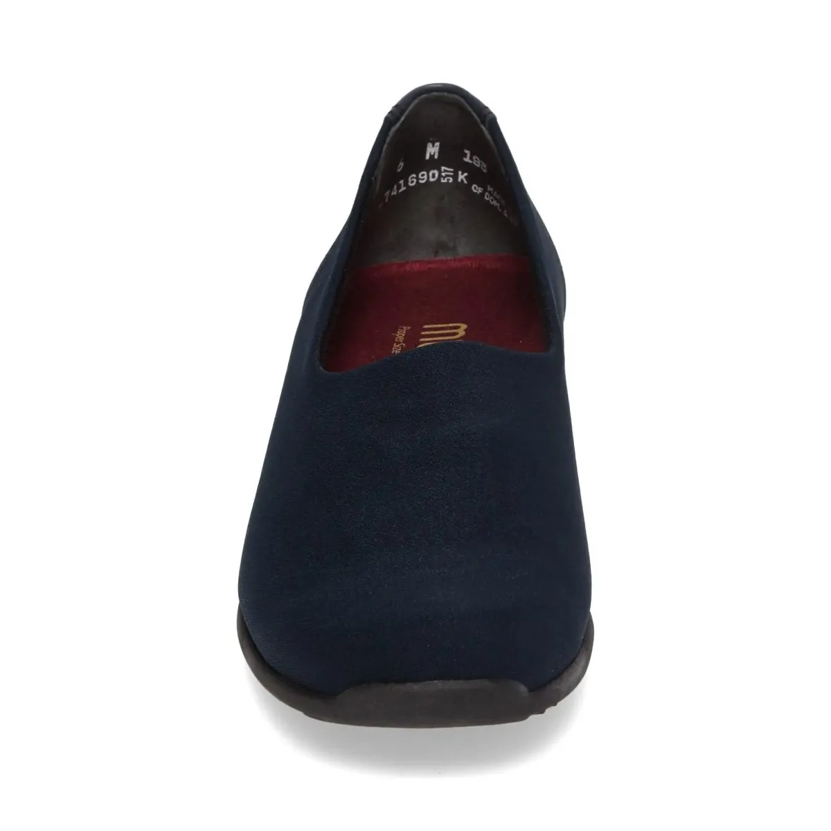 Munro Women's Traveler Black Fabric Team Lead