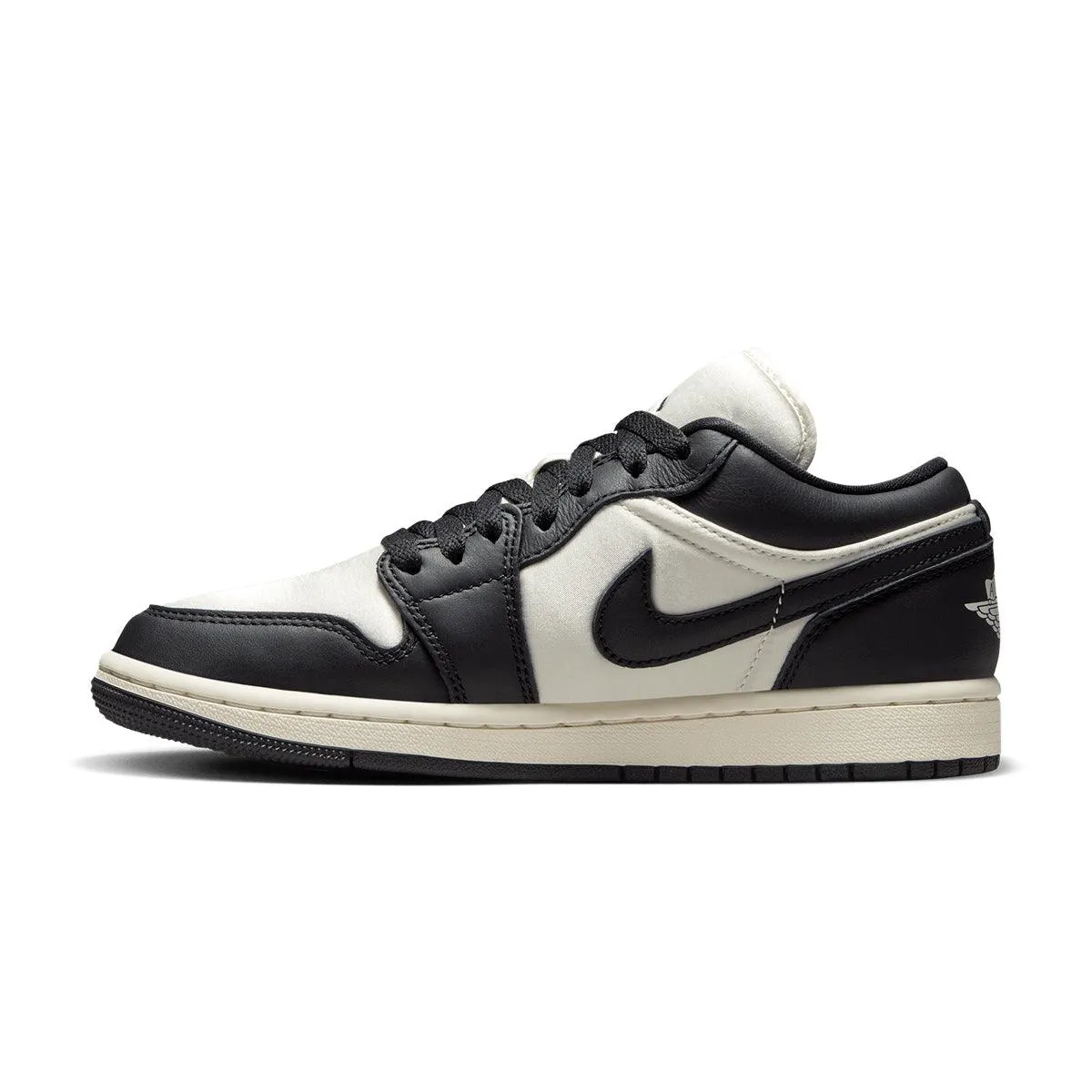 Wmns Air Jordan 1 Low SE 'Vintage Panda' Fashion-forward materials exact
