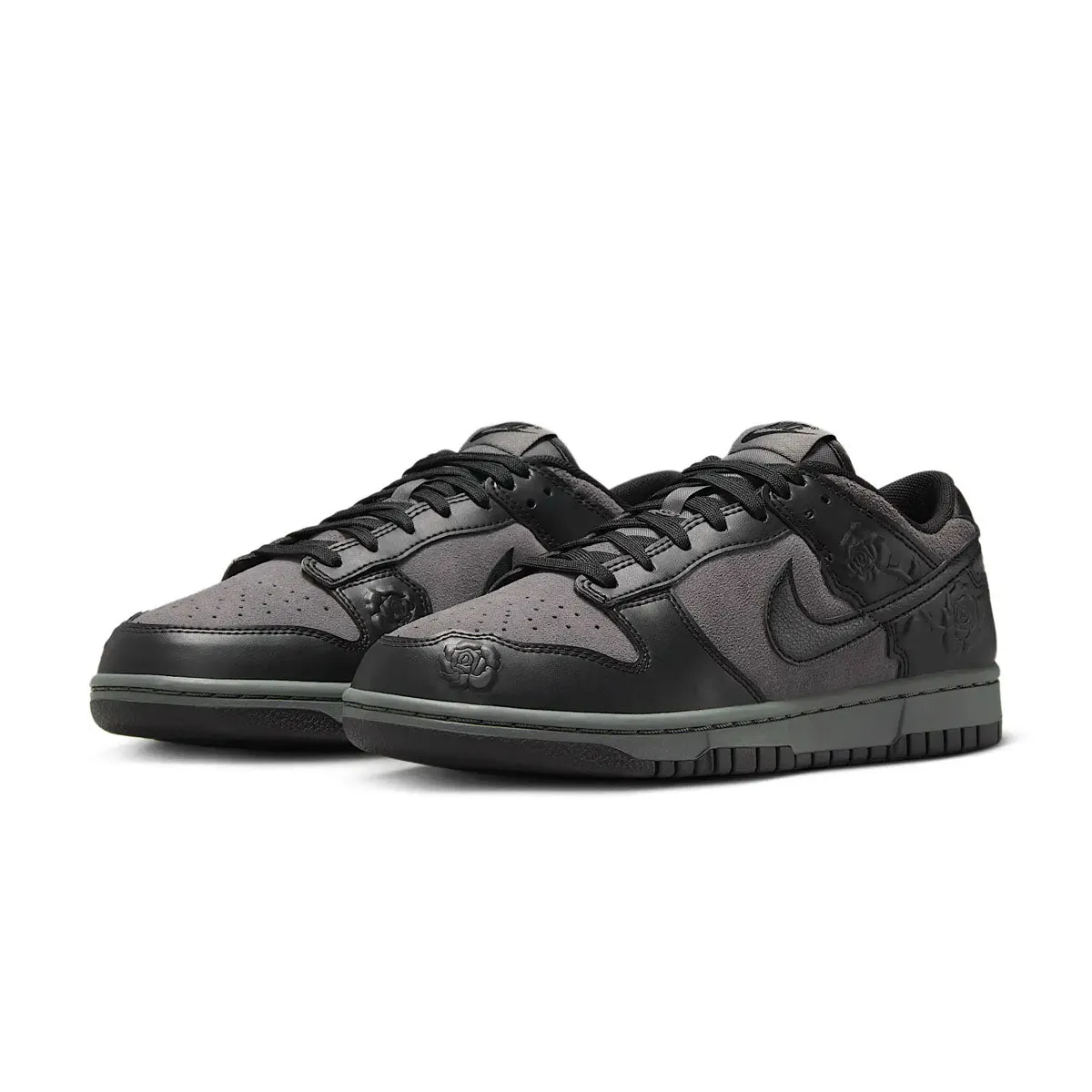 Wmns Dunk Low 'Black Roses' horseback riding closed-toe