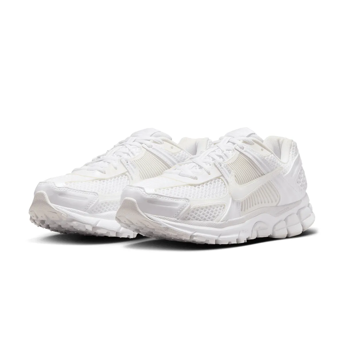 Wmns Zoom Vomero 5 SE 'Triple White' city - specific benefits