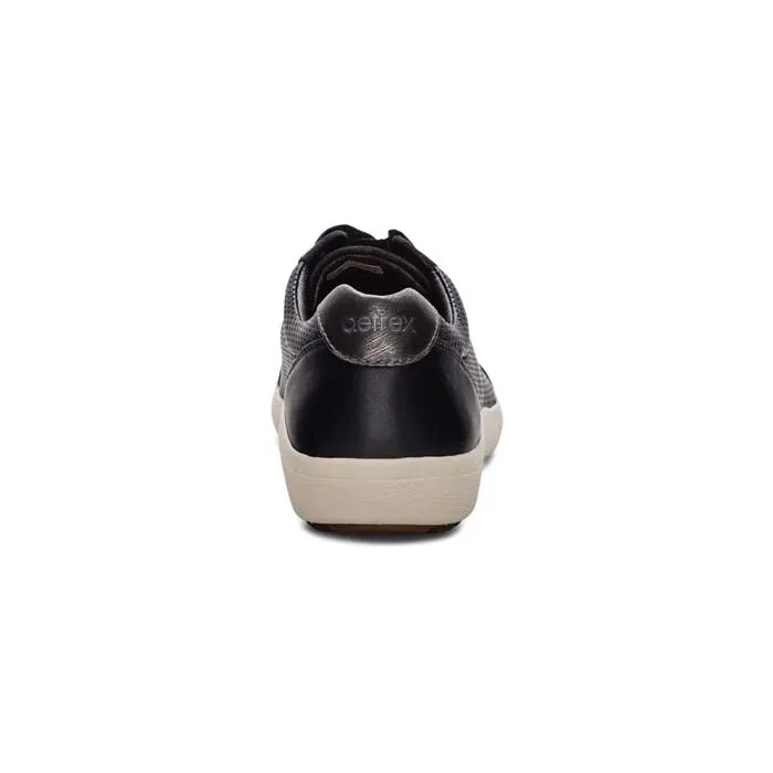 Sleek Style Everyday Outfit Womens Aetrex Courtney in Black