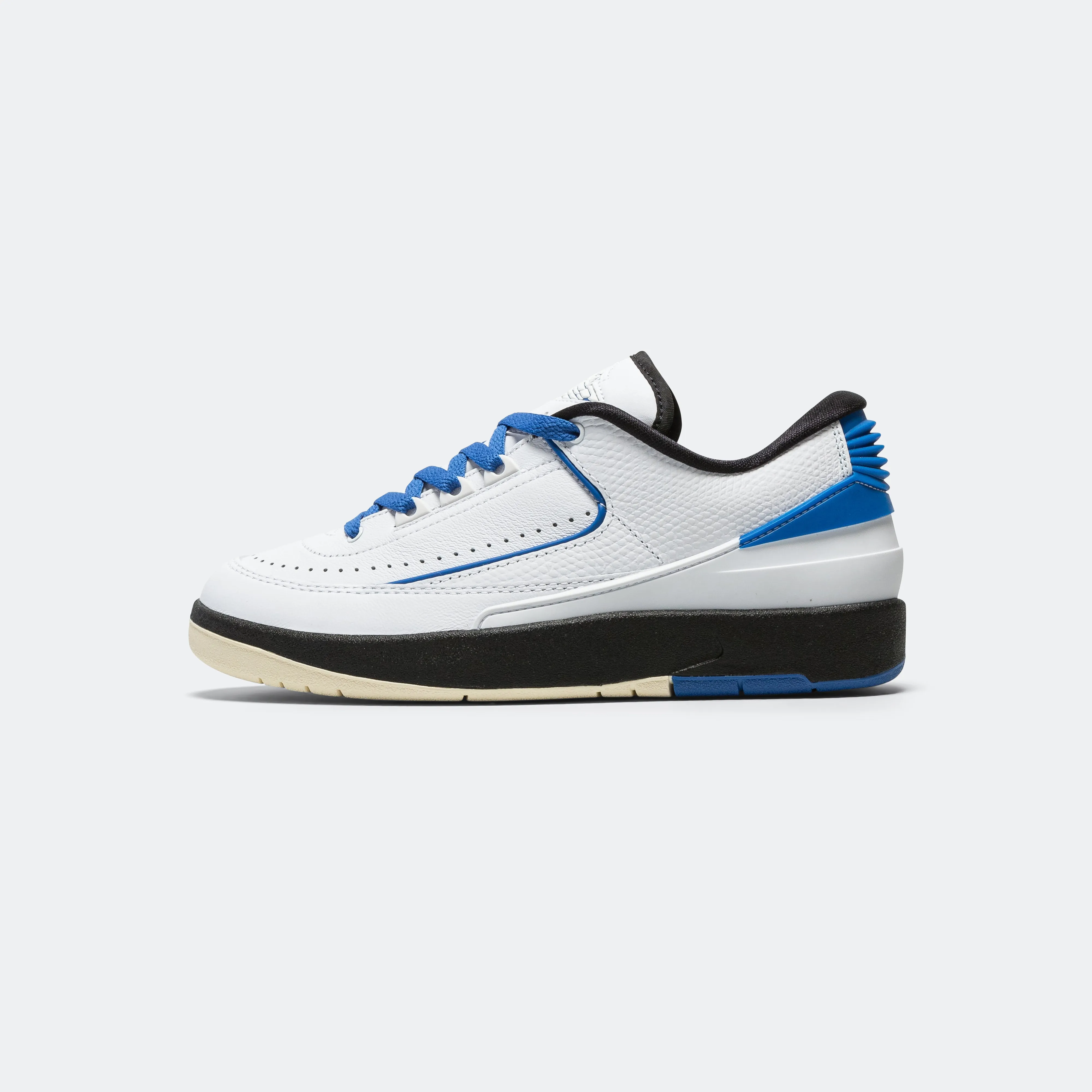 Boosted style Womens Air Jordan 2 Retro Low - White/Varsity Royal-Black-Muslin