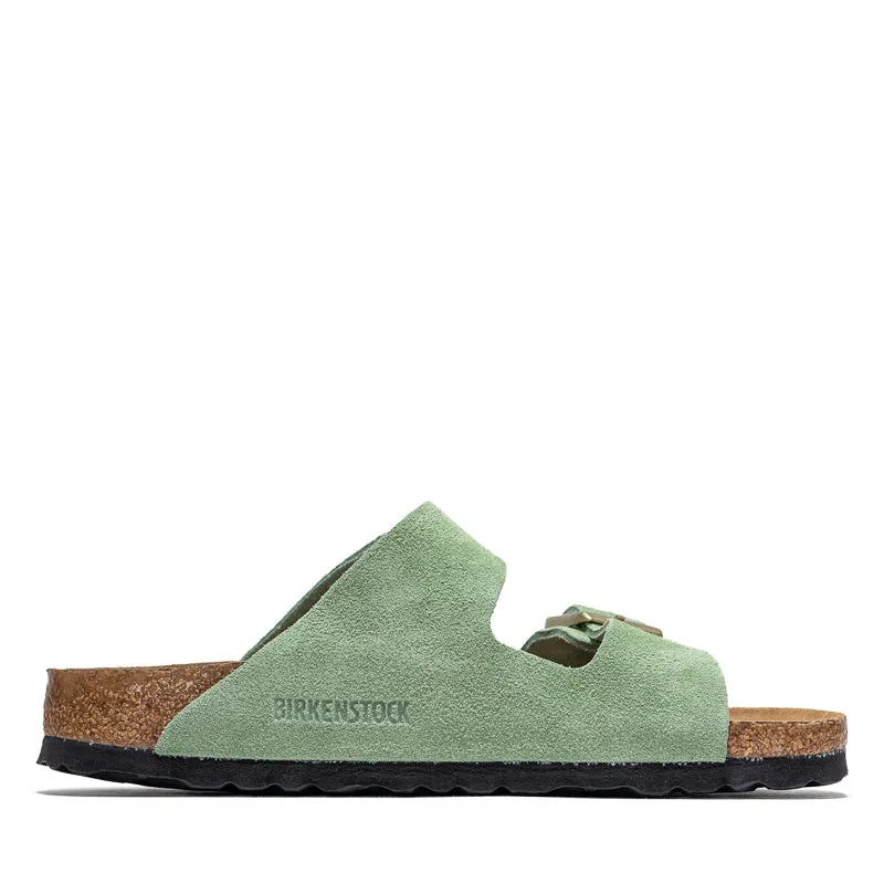 Fashionable Flip-flops for Travel Women's Birkenstock Arizona Soft Footbed Suede - Green Tea