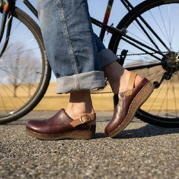 Chic Design Womens Dansko Merrin in Cordovan