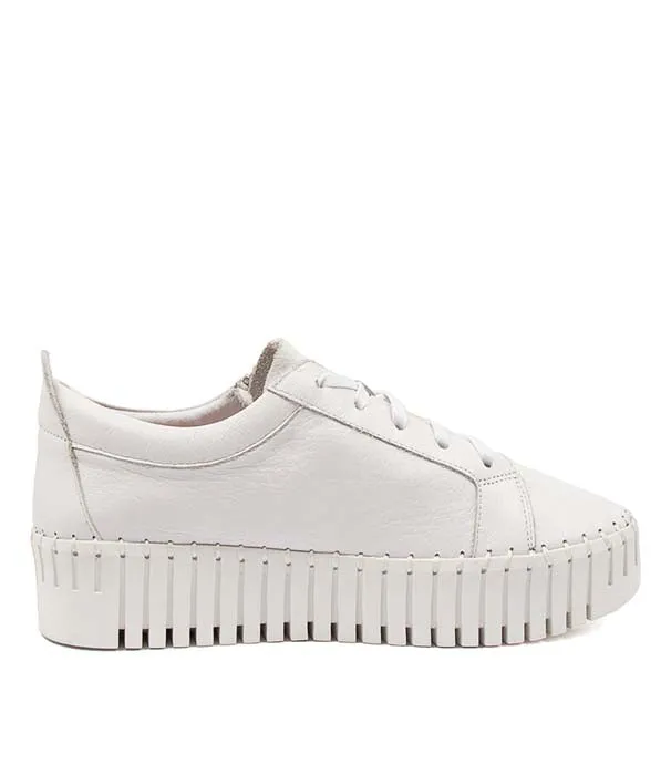 Womens Django & Juliette Bump in White Moisture control Weekend Style
