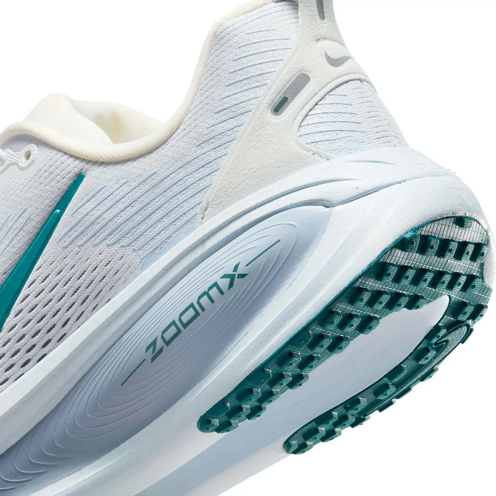 Neutral Fit Fashion Essential Women's Nike Vomero 18