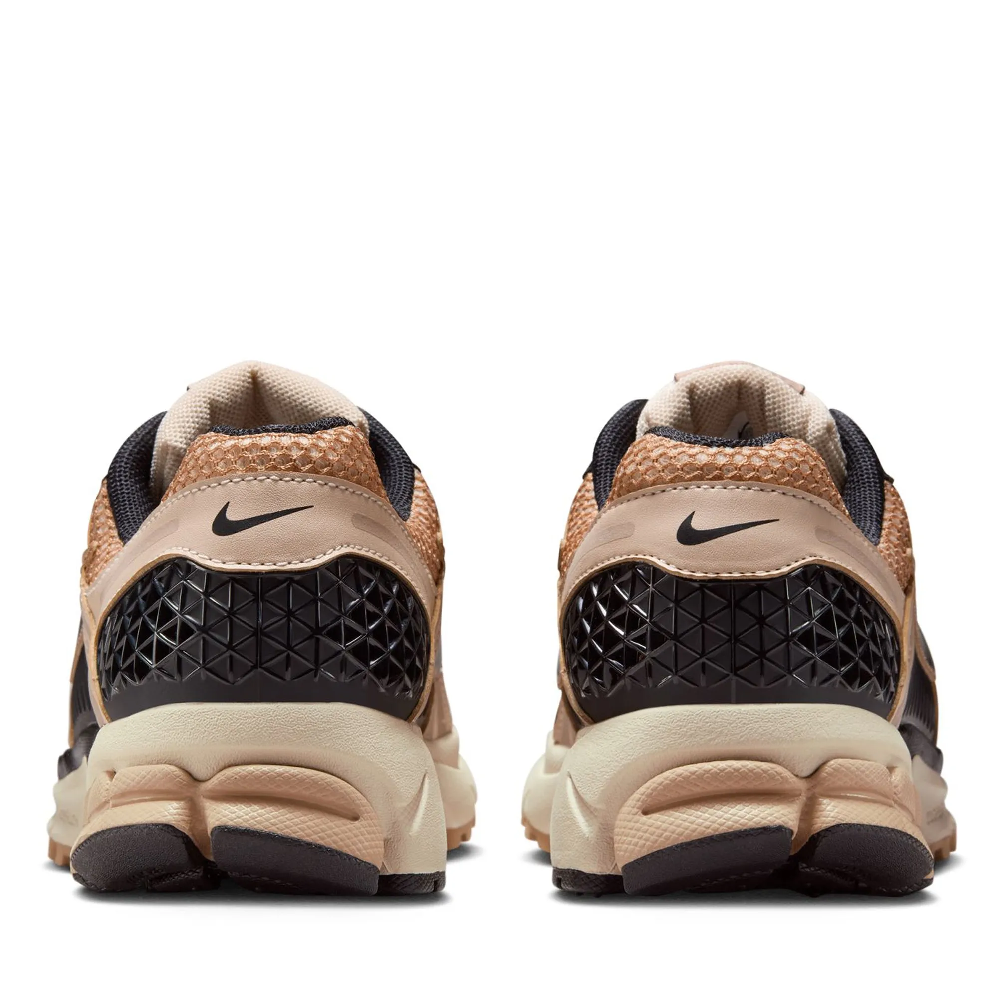 Precision Fit Engineering Urban Touch Women's Nike Zoom Vomero 5 - Sanddrift/Black