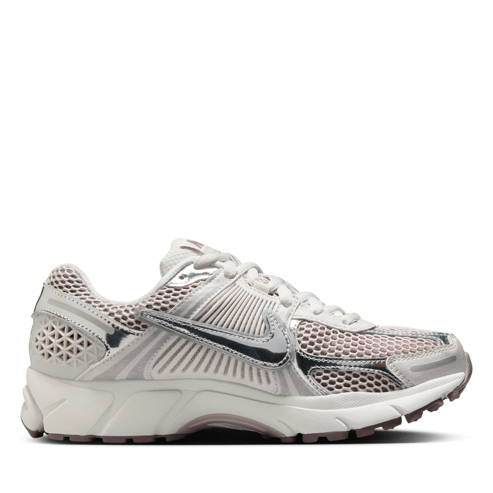 Women's Nike Zoom Vomero 5 - Vast Grey/Metallic Silver Smooth interior Streamlined