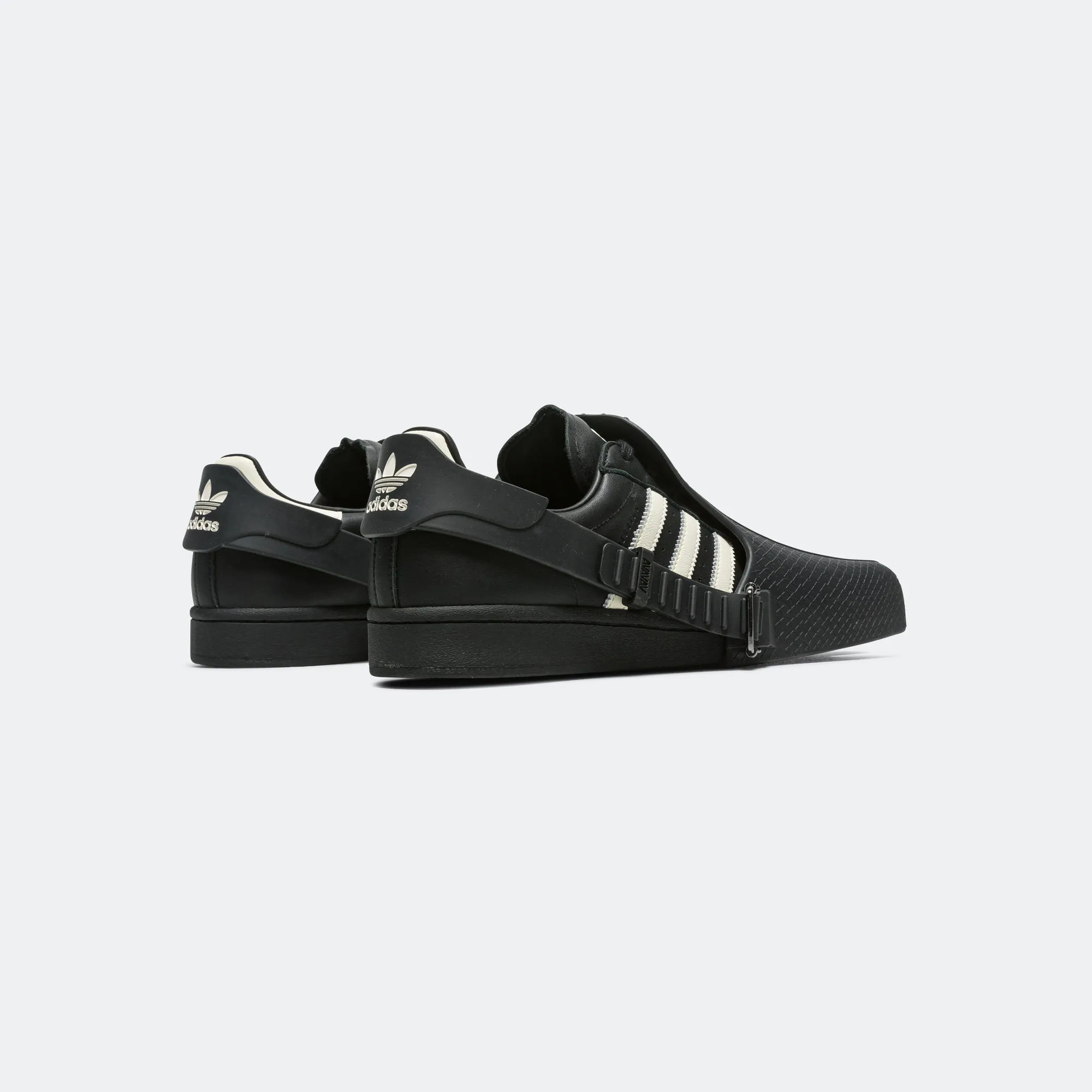 Womens Superfinger Superstar - Core Black/Crew White Superior Performance Aerodynamic Form
