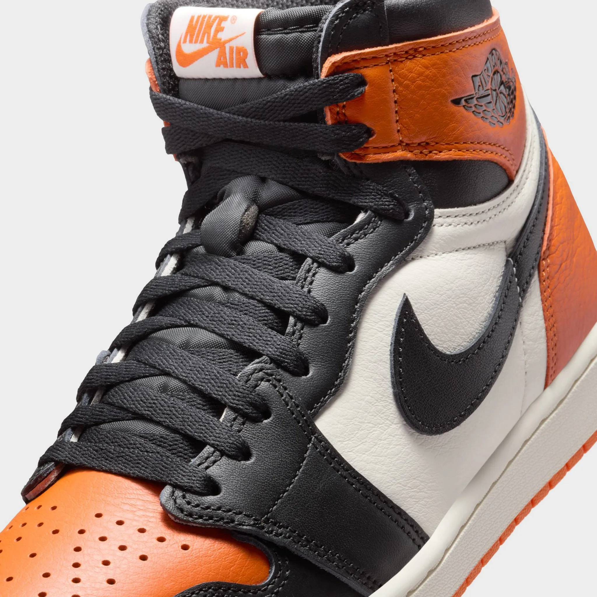 Jordan 1 Retro High OG Black / Sail - Starfish Dynamic Edge