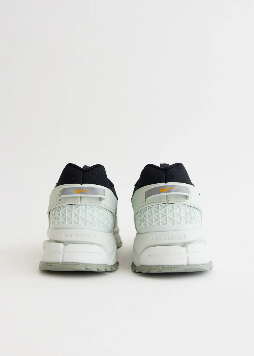 color - scheme main Zoom Vomero 5 Roam 'Black Light Silver' Sneakers